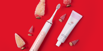 A complete guide to buying teeth whitening gifts for your friends and family. 