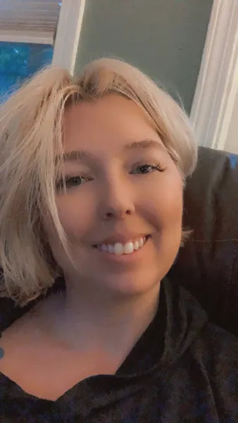 Happy customer sharing results from Snow Teeth Whitening Pen – easy to use and gentle on teeth